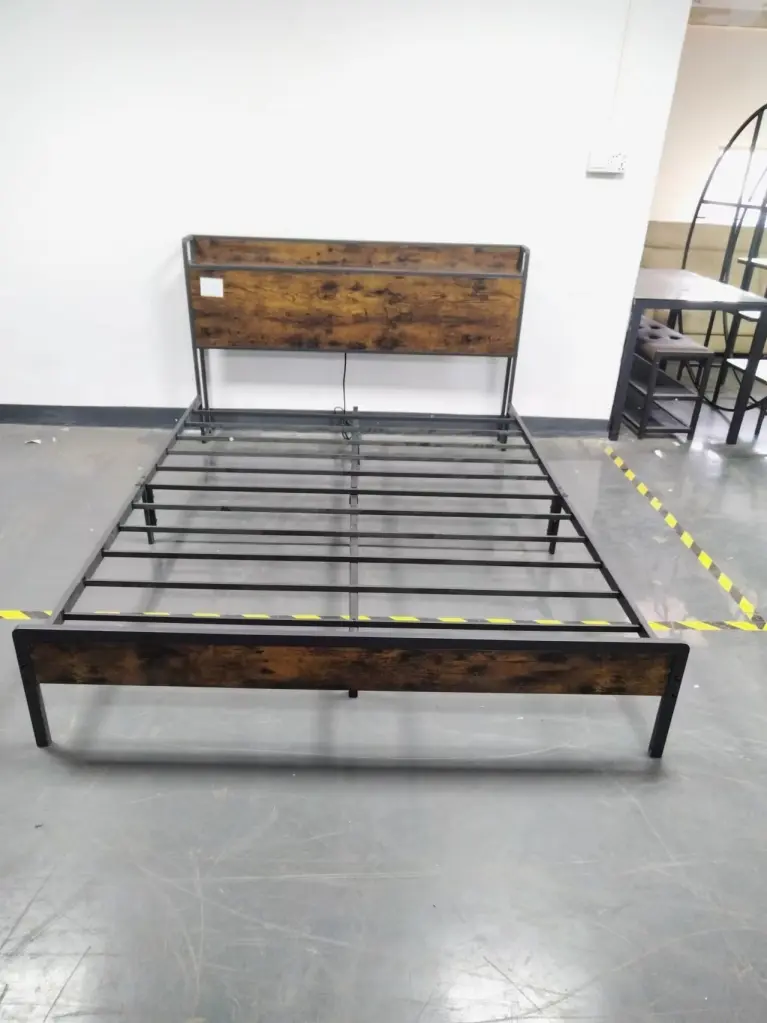 Bed Frame Charging Station Queen Size Grey 87.8 L X 61.8 W jhx