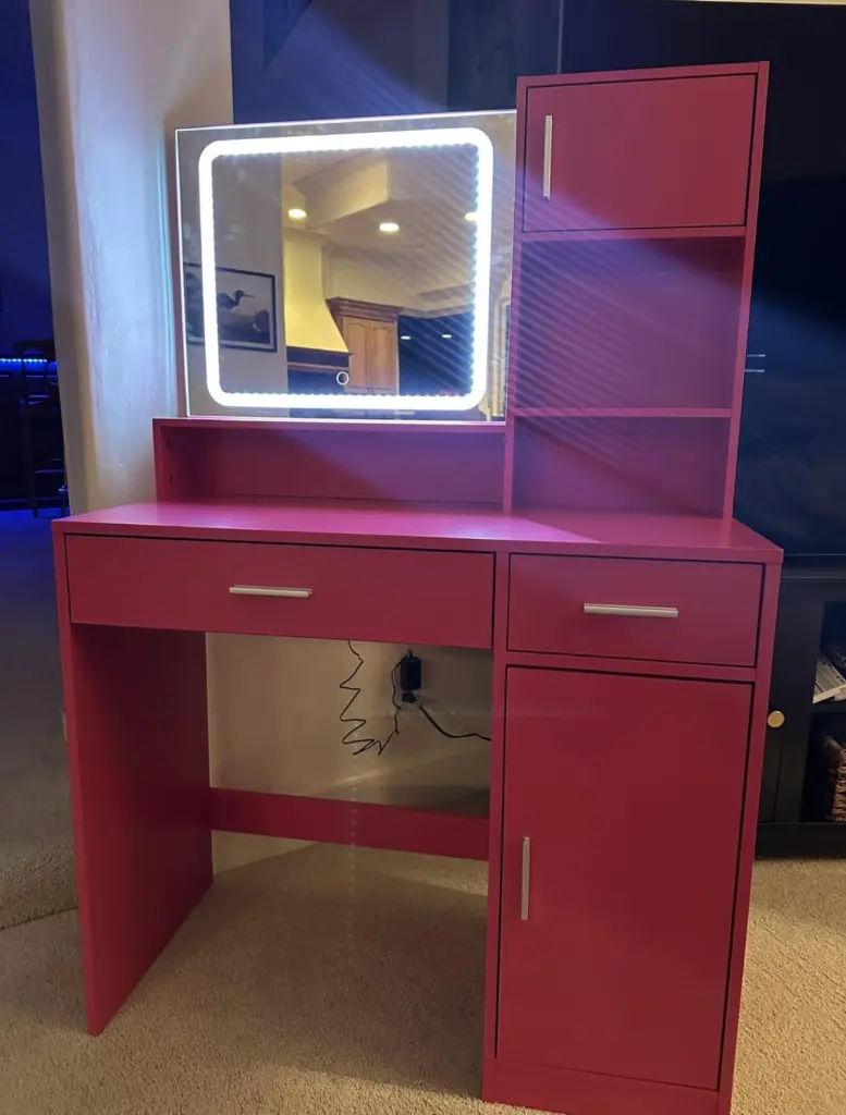 Vanity Desk Mirror and LED Light Strip Dressing and Makeup mirrotowel