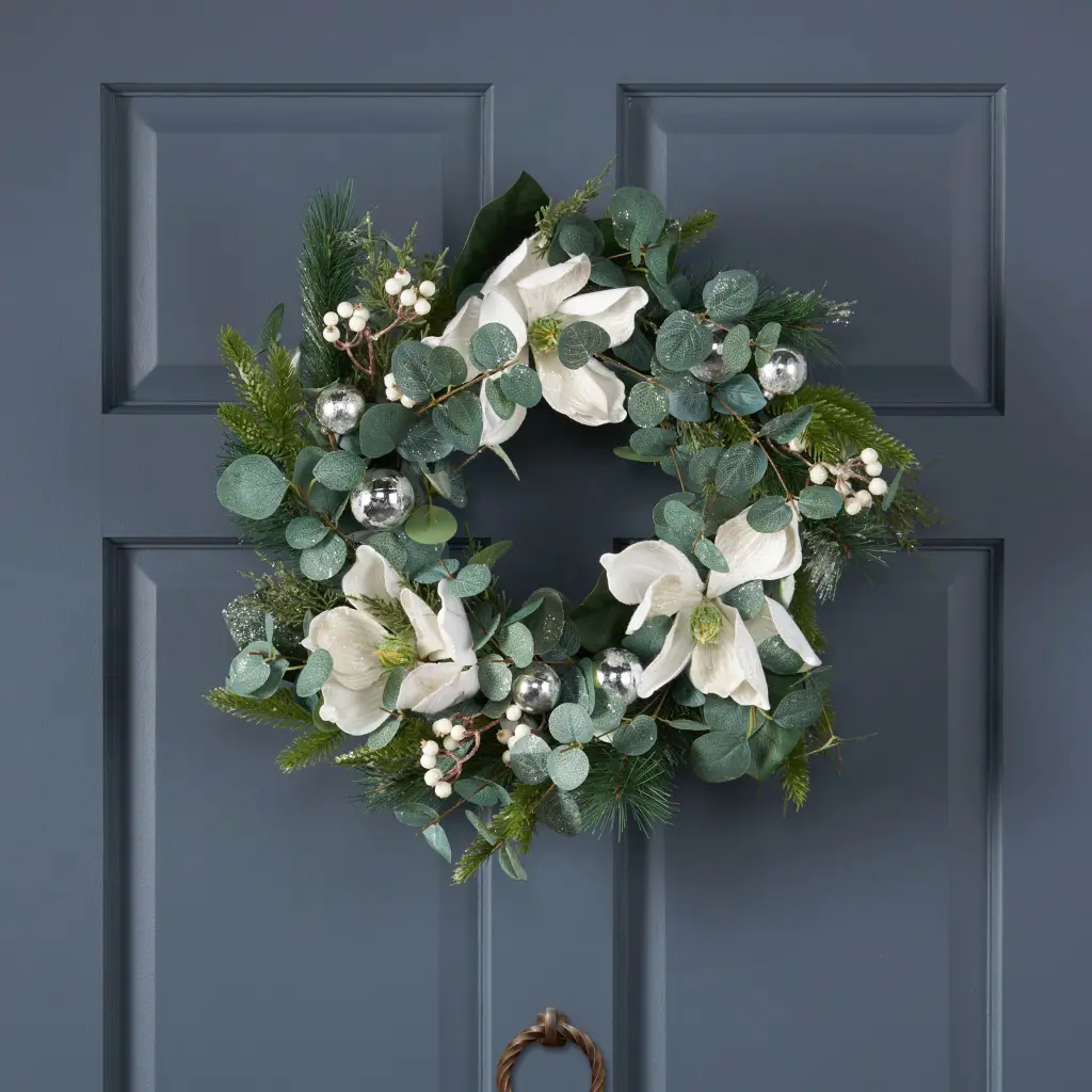 21.75 Inch Leaves and Magnolia Wreath White and Green Polyester nh-bc furniturings