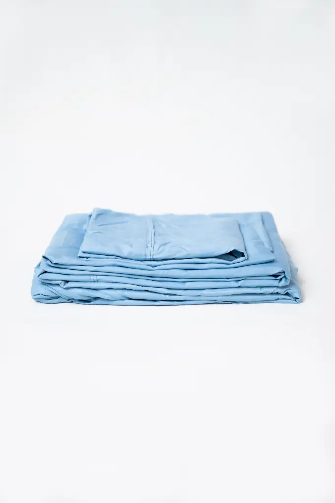 5 Piece Sapphire Brushed Microfiber Split King Hypoallergenic Sheet Set omne sleep
