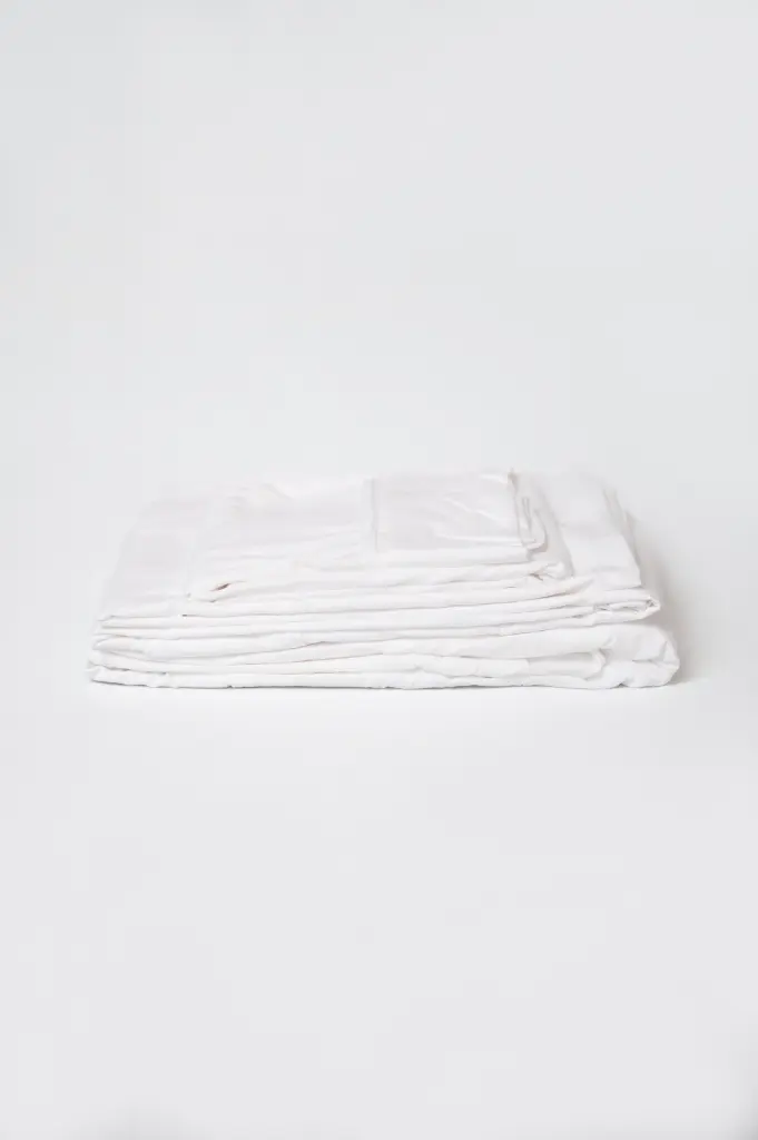 4 Piece White Microplush And Bamboo King Hypoallergenic Sheet Set omne sleep
