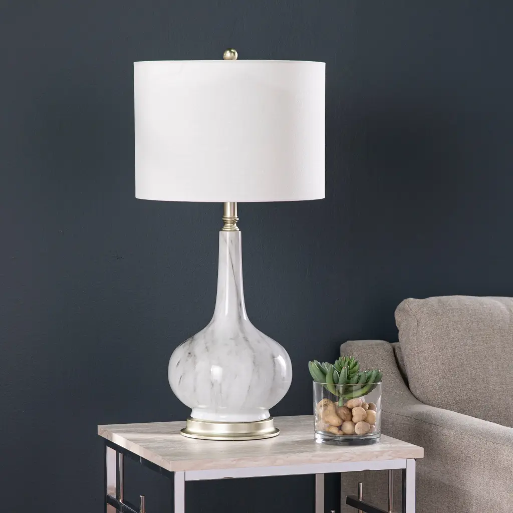 Nyledon White Iron Table Lamp Shade Living Room or Bedroom sei