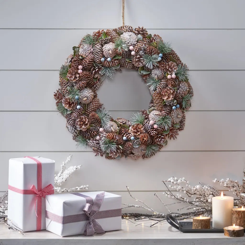 18.5" Pine Cone Wreath Natural Foam Holiday Decorations nh-bc furniturings